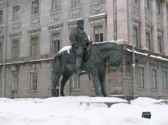 Бронзовая статуя отливалась итальянцем-л