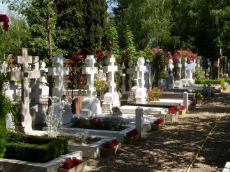 Именно на кладбище Cент-Женевьев-де-Буа 