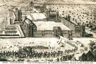 В средние века замок со всех сторон был 